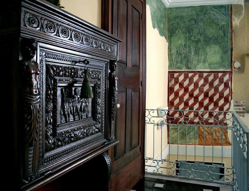 Palazzo Vescovile Hotel Ноли Экстерьер фото